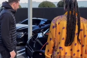 卢卡和老狗一起欣赏新车！！不得不说真是太酷了👍