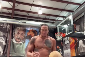 这块头！我猜吕布的身材，估计也就和阿隆-戈登差不多了🙊